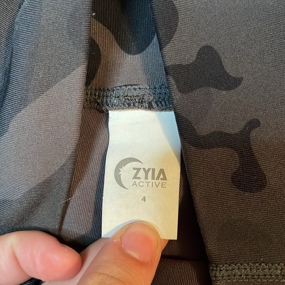 Zyia Active Woman’s Camouflage Cropped Leggings Size 4 - Picture 3 of 7